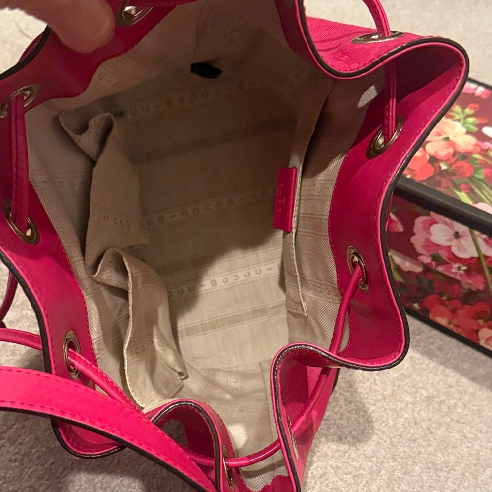 Gucci  Drawstring Bucket Bag - Picture 3 of 9